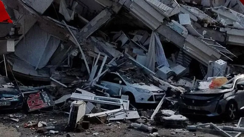 43 kişinin hayatını kaybettiği Selim Köse apartmanı davasında, Savcı bir görüş göstermeden mahkemeyi terk etti