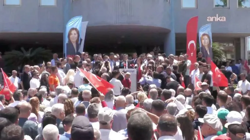 Adana'da Gözaltı Şoku! Halk Belediyeye Akın Etti!