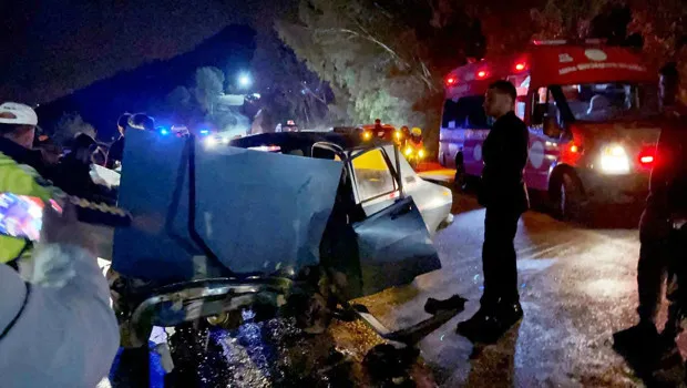 Adana'da Korkunç Kaza: İki Araç Kafa Kafaya! 7 Yaralı!