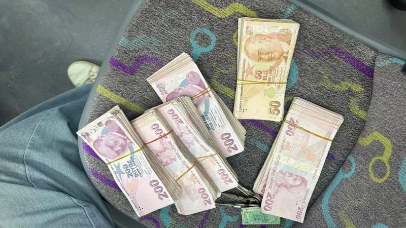 Otobüste Unutulan 103 Bin TL Sahibini Buldu! İyilik Unutulmaz