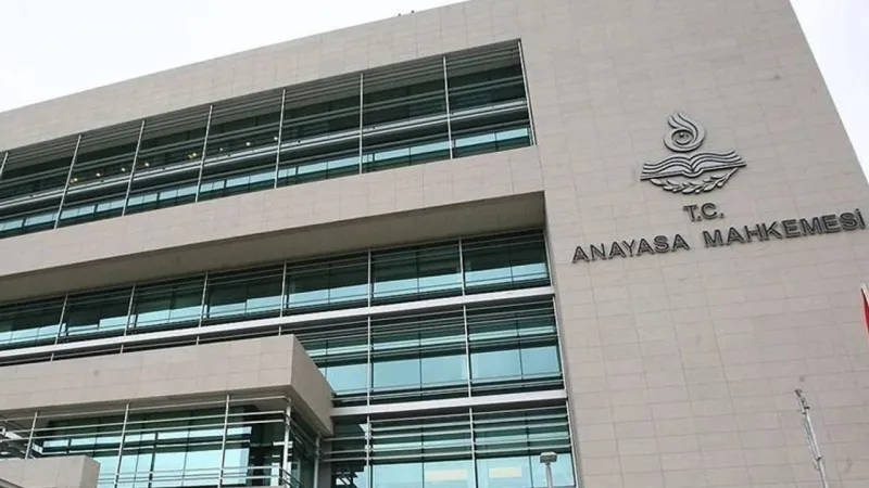 Anayasa Mahkemesi, mülakata 'dur' dedi