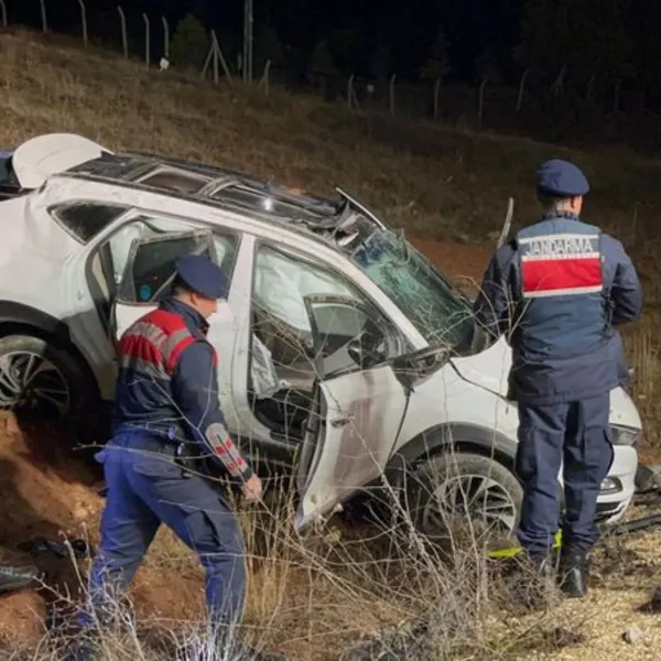 Araç şarampole devrildi: 1 ölü, 4 yaralı