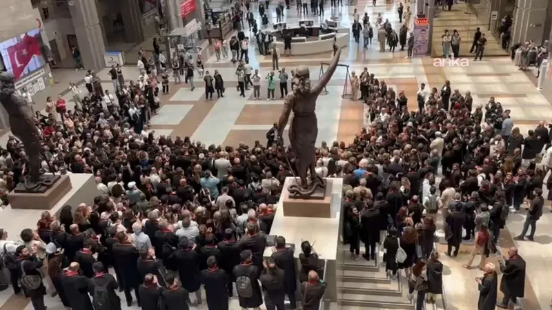 Avukatlardan Çağlayan'da Anayasa Çağrısı: Hukuk Devleti Nerede?