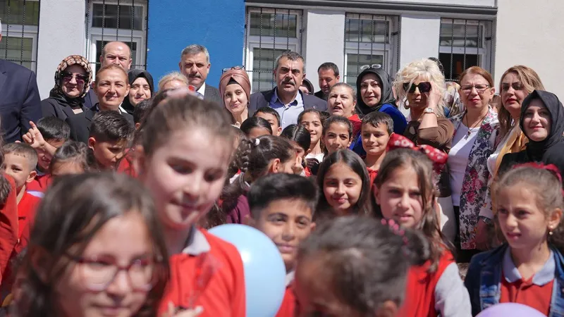 Bakan Tekin Erzurum'un asırlık geleneği olan arafalık dağıttı