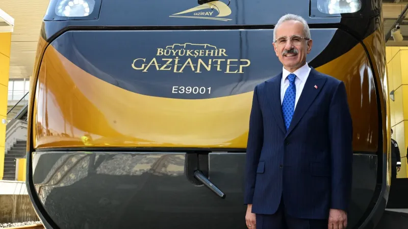 Bakan Uraloğlu: Trenler güneş enerjisiyle üretilecek