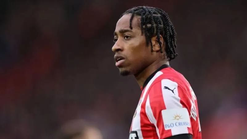 Beşiktaş Transfer Bombası! Kyle Walker-Peters İstanbul'a Neden Gelmedi?