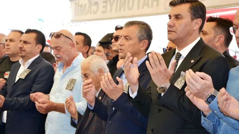 Özgür Özel Manisa'yı Yasa Boğdu! İşte Cenaze Töreninden Detaylar