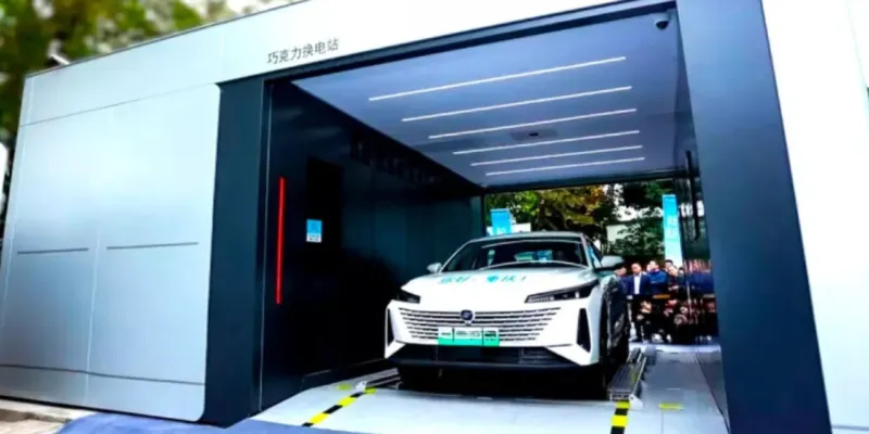 Çinliler 100 saniyede bataryayı dolduran elektrikli Sedan'ı tanıttı