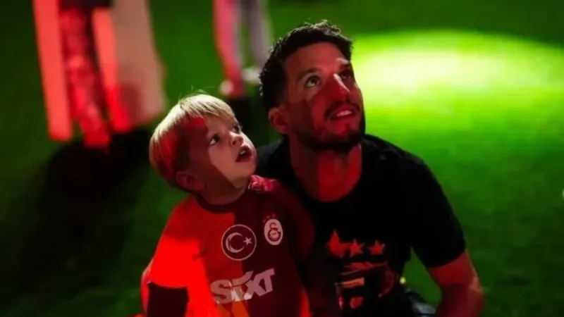 Mertens Futbolu Bırakıyor Mu? Yıldız Oyuncudan Şok Açıklama!