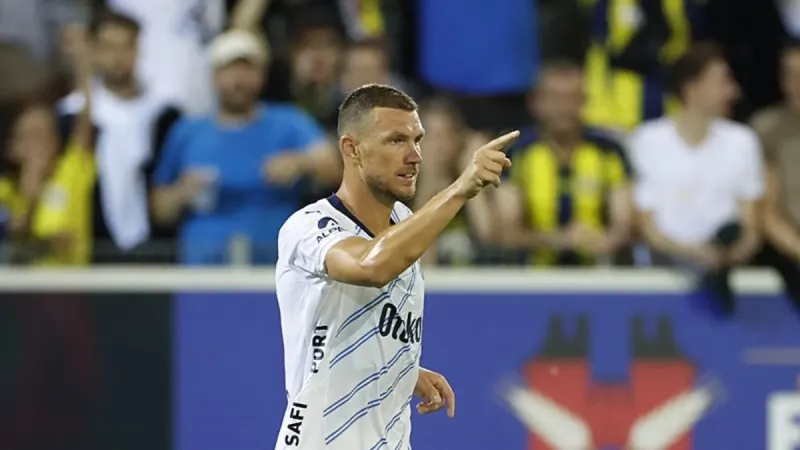 Edin Dzeko'nun talipleri artıyor! Yeni adresi belli oluyor...