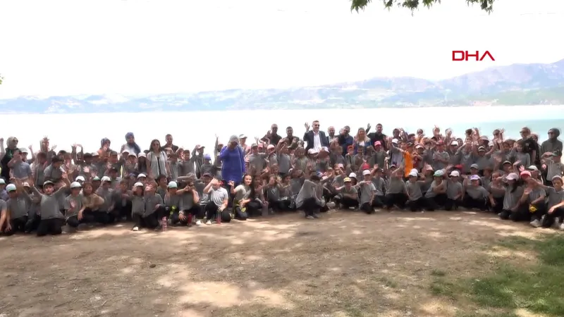 Eğirdir Gölü'nde Şok Eden Görüntü! Öğrenciler Kıyı Temizliğine Koştu
