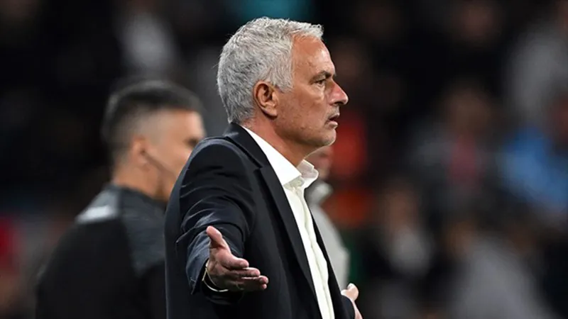 Fenerbahçe'nin eski yıldızından çarpıcı iddia: Oyuncuların yüzde 90'ı Mourinho ile devam etmek istemiyor