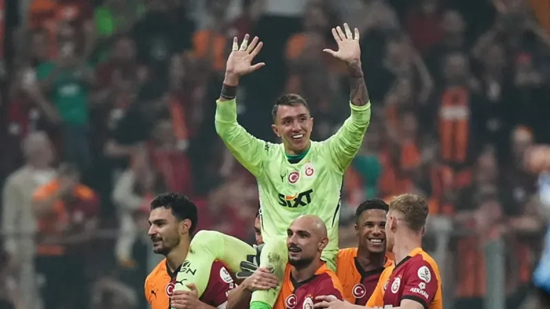 Muslera ve Mertens'ten Duygusal Veda! Galatasaray'da Gözyaşları Sel Oldu