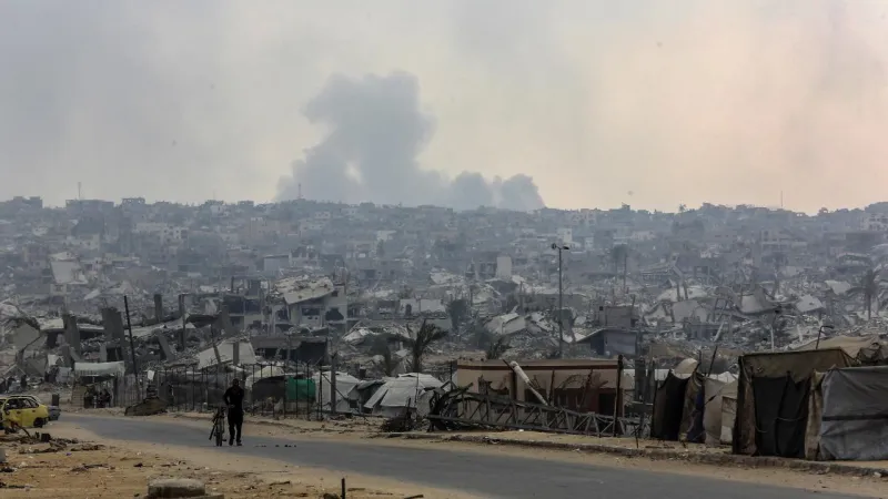 Gazze kentinde yıkımları sürdüren işgalci İsrail, Han Yunus'a da topçu saldırısı düzenledi