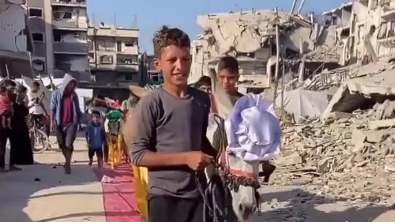 Gazze’den dünyaya mesaj var: Yıkıntıların ortasında sembolik ödül töreni...