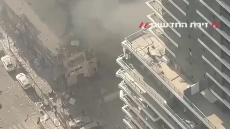 Tel Aviv'de Korkunç Yıkım! İran Füzeleri Demir Kubbe'yi Aştı mı?