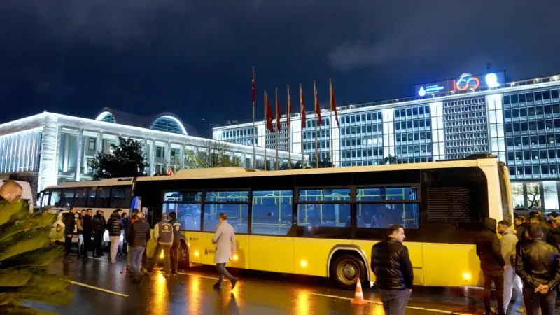 İstanbul'da Otobüsler Neden Yok? Şok Eden Kontak Kapatma Kararı!