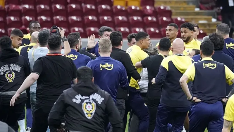Jayden Oosterwolde ve Mert Müldür olaylı derbi için adliyede