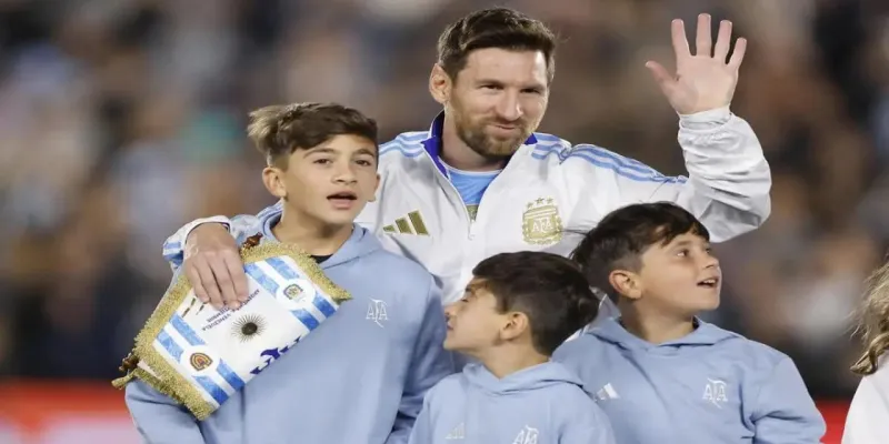 Messi'den Duygusal Veda! Çocuklarına Sarılıp Gözyaşlarına Boğuldu