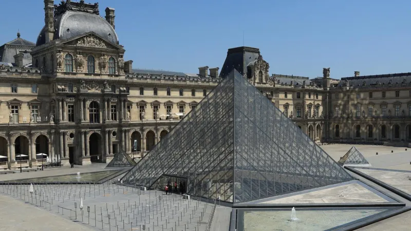 Louvre Müzesi Şokta! Çalınan Mücevherlerin Değeri Dudak Uçuklattı