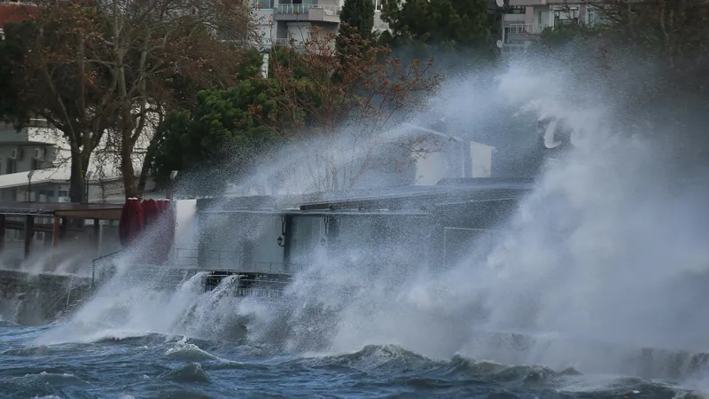 Marmara'da Alarm! Fırtına Geliyor, Denizciler Dikkat!