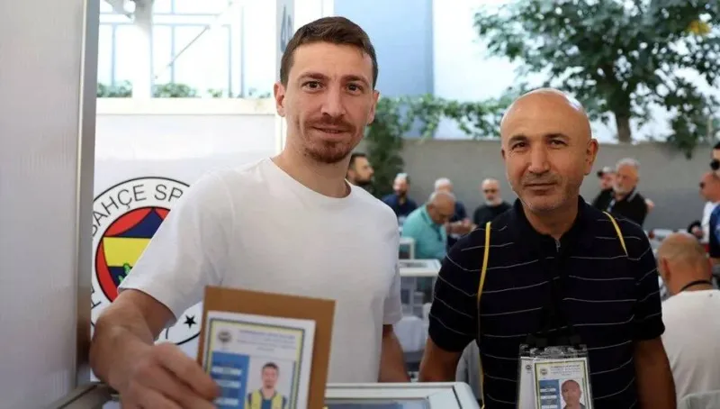 Mert Hakan'dan Şok Duruş! Seçim Sorusuna Cevap Yok!