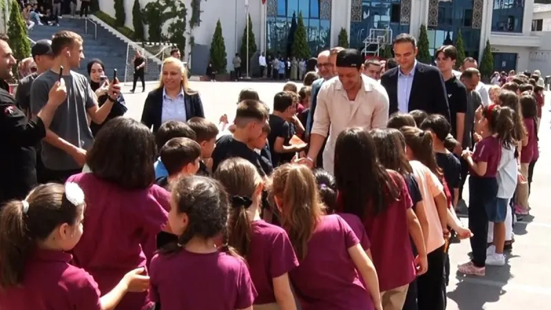 Mesut Özil'den Sürpriz Hamle! Öğrencilerle Buluştu, Akademi Müjdesi!