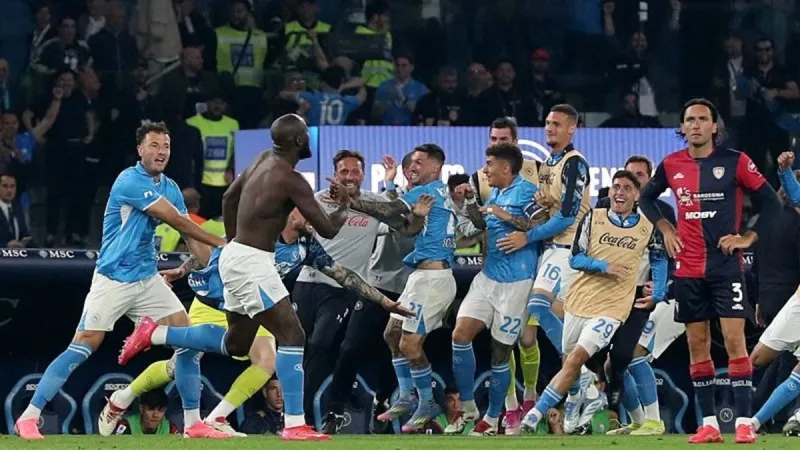 Napoli Şampiyonluğu Coşkuyla Kutladı! Cagliari'ye Gol Yağmuru