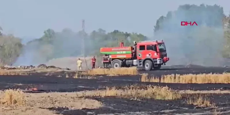 Edirne'de Yangın! Nehir Kenarındaki Atıklar Tarlayı Kül Etti