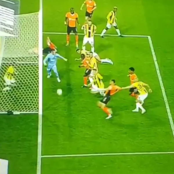 Başakşehir Fenerbahçe Maçında Şok Penaltı! Amrabat Cezalı!