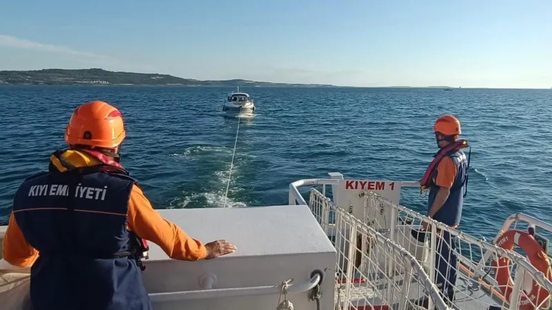 Çanakkale Boğazı'nda Tekne Alarmı! İşte Kurtarma Operasyonu