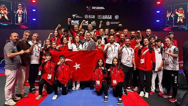 Sena Yılmaz Tekvando'da Dünya Şampiyonu Oldu! Altın Madalya Coşkusu
