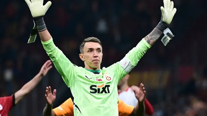 Muslera'dan Şok Gol! 13 Yıl Sonra Gelen Mucize