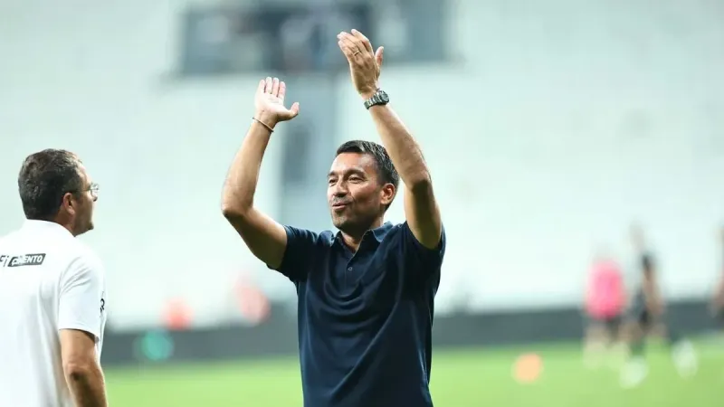 Van Bronckhorst Sırrı: Leeds United'a mı Dönüyor? Şok Açıklama!
