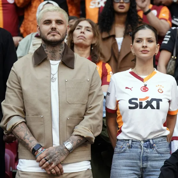 Icardi Sahada Değil Tribünde! Galatasaray'ı Yalnız Bırakmadı