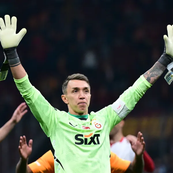 Muslera Galatasaray'dan Ayrılıyor Mu? Uruguay'a Dönüş İddiası!