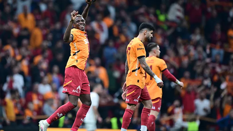 Osimhen'den Galatasaray'a Transfer Müjdesi Mi? Taraftar Coştu!