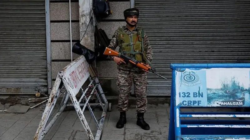 Pakistan'da Uçuşlar Neden Durdu? Hava Sahası Açıldı mı? ŞOK!