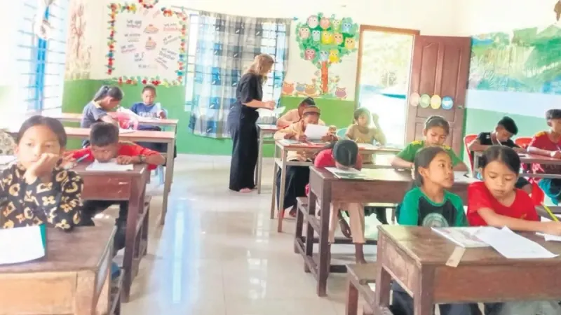 Plazadan Kamboçya'ya: Türk Öğretmenin Şaşırtan Hayat Değişikliği!