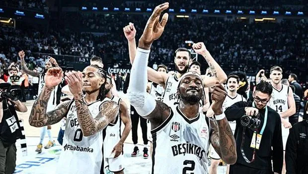 Derbi Zaferi! Beşiktaş, Fenerbahçe'yi Sahasında Dize Getirdi!