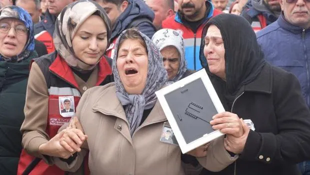 Şehit Astsubay Nihat İrgi Sivas'ta son yolculuğuna uğurlandı