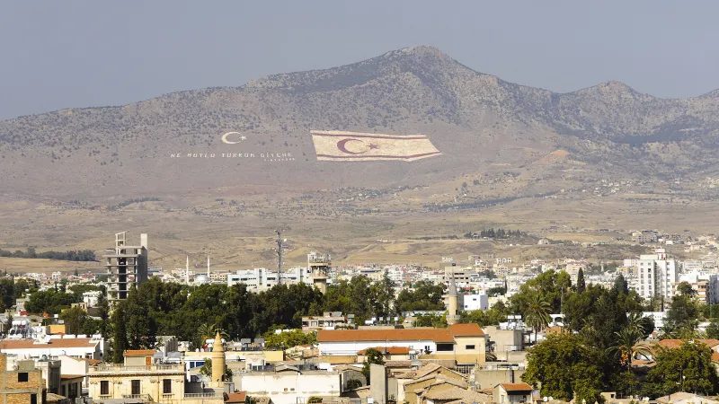 Rum Kesimi Berlin'den Yardım İstedi: AB Vizesi Karşılığı Federasyon Mu?