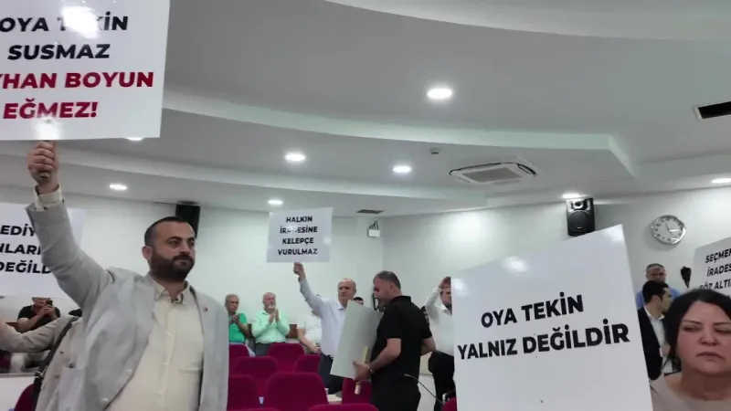 Seyhan Belediyesi Meclisi'nde Oya Tekin'in gözaltına alınmasına tepki