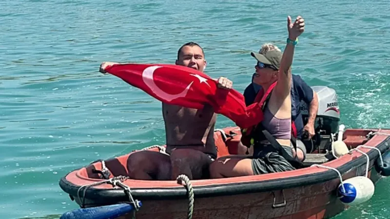 Tuna Tunca'dan Tarihi Başarı! Manş Denizi'ni Geçen İlk Otizmli Türk