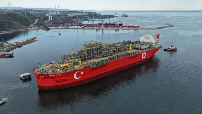 Türkiye'nin ilk yüzer doğal gaz üretim platformu 29 Mayıs'ta Boğaz'dan geçecek