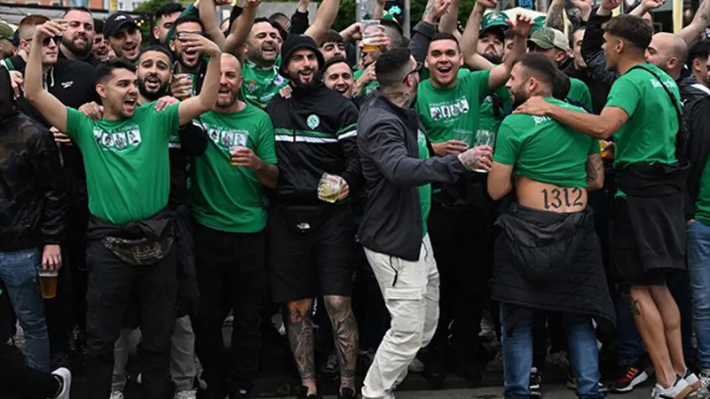 UEFA Konferans Ligi final maçı öncesi taraftarlar arasında gerginlik