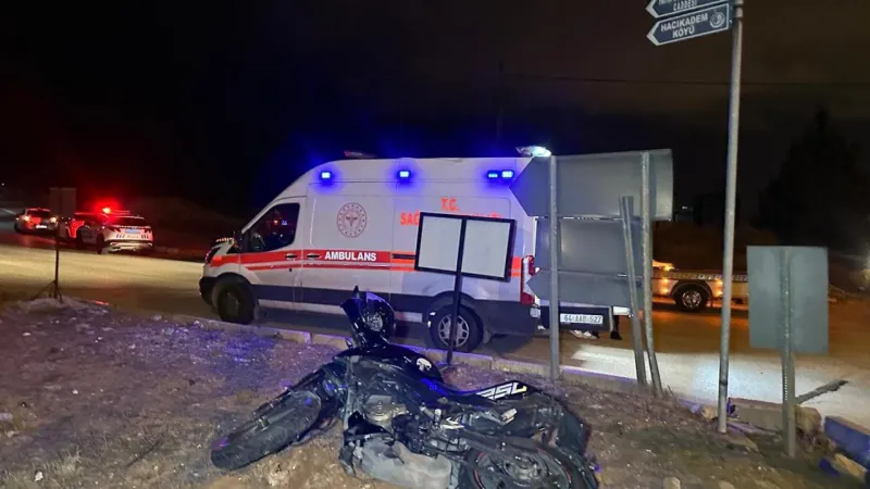 Uşak'ta Feci Kaza! Motosiklet ve Otomobil Çarpıştı: İşte Yaralılar