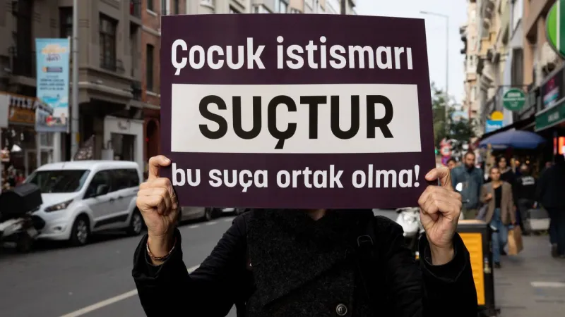 Uzmanlar uyardı: Çocuğu sosyal medyada teşhir ederek onun üstünden para kazanmak istismardır