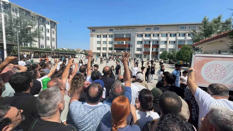 LGS Heyecanı: Veliler Çocukları Kadar Stresli!