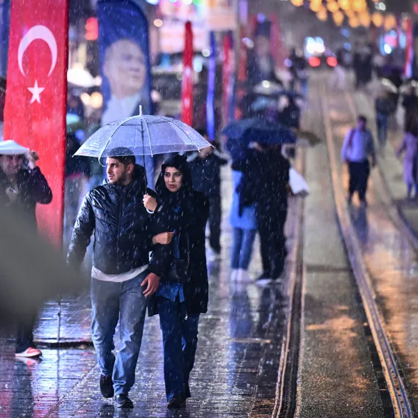 İstanbul'a Yağmur Geliyor! Hava Durumu Alarm Veriyor!